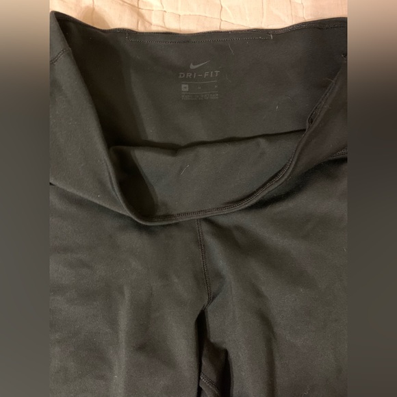 Nike Dri Fit Cropped Legging - Picture 5 of 5